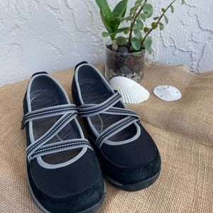 Women’s DANSKO Hazel Mary Jane Velcro Flat Comfort Sneaker Shoe size 38 7.5 - 8
